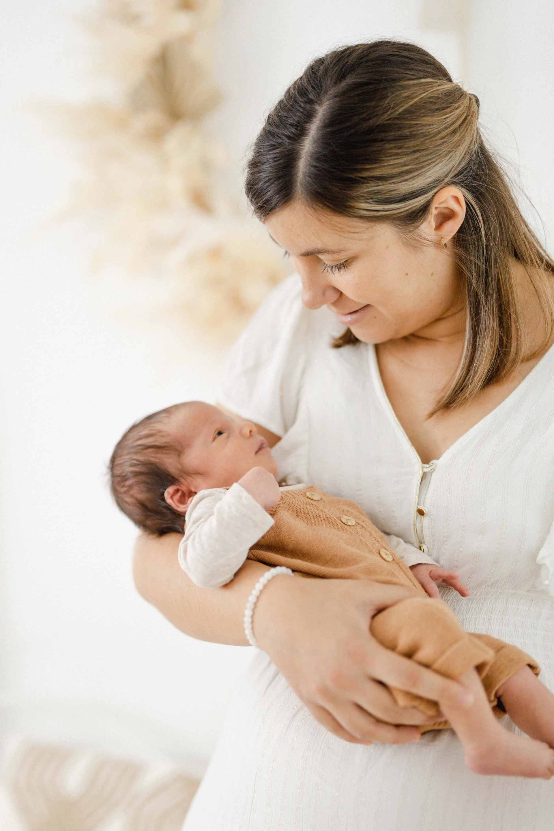 bonheur enfant geste amour marron